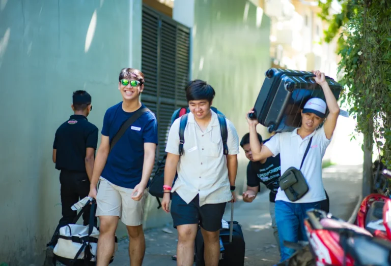 Boracay Guide Helping with Luggage