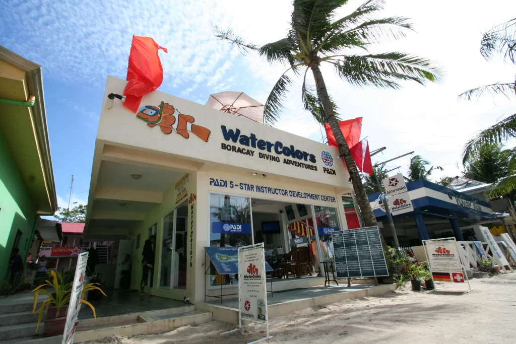Watercolors Diving center in Station 3