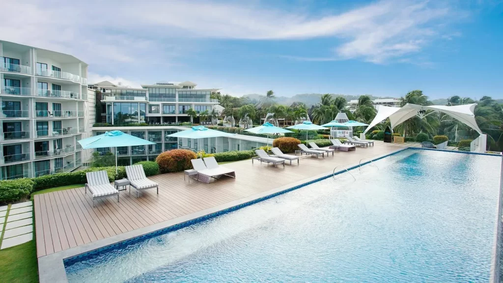 outdoor infinity pool of the Lind Boracay