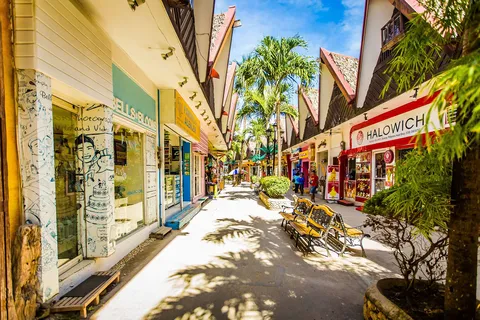 Boracay Restaurants: D’MALL