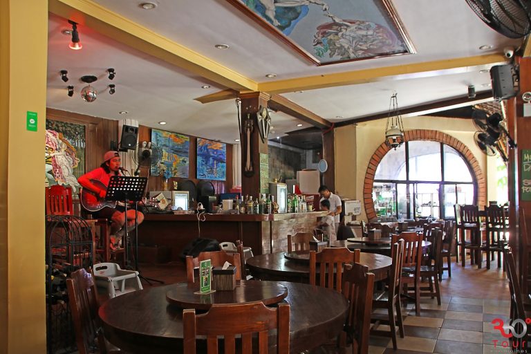 Hobbit Tavern, D'Mall, Boracay