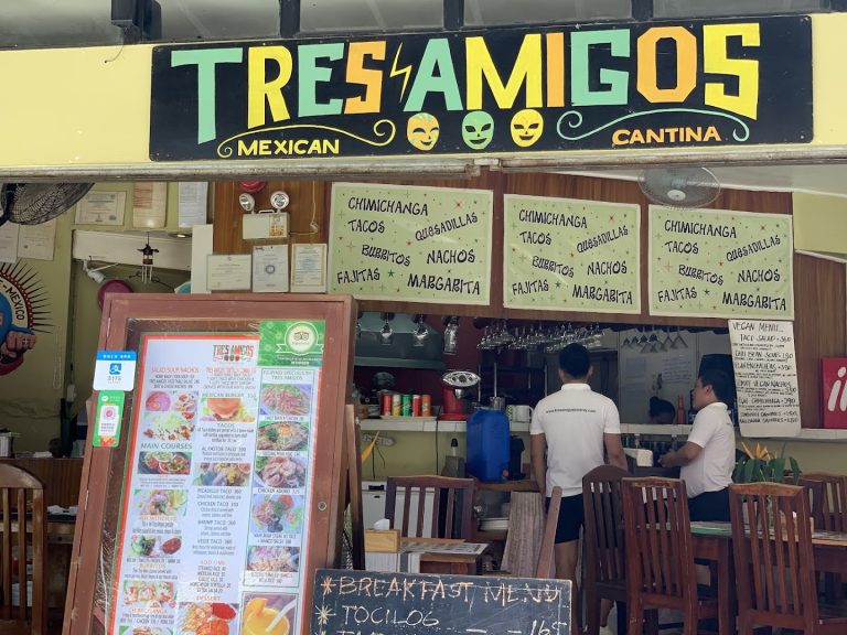 Tres Amigos, D'Mall, Boracay