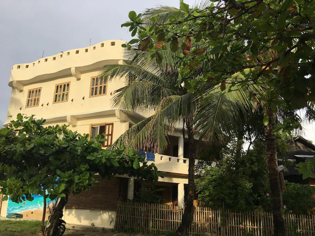 Wind Riders Inn and Cafe, Balabag, Boracay — Photo 1
