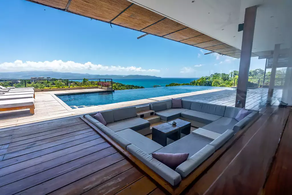 Sunken lounge and pool overlooking the sea