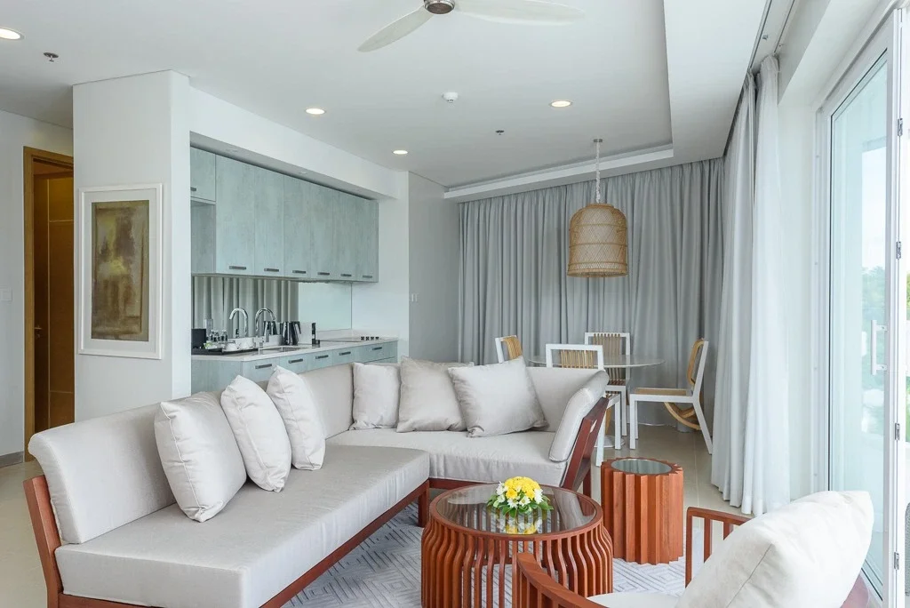 Premier Suite One Bedroom Pool View with Bathtub
