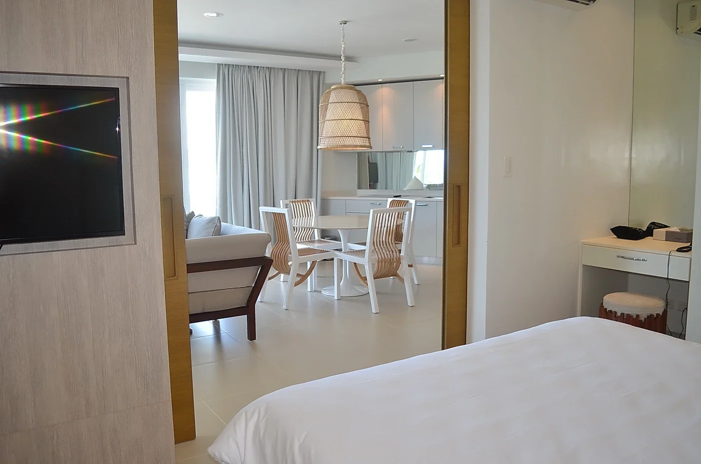 Premier Suite One Bedroom Pool View with Bathtub