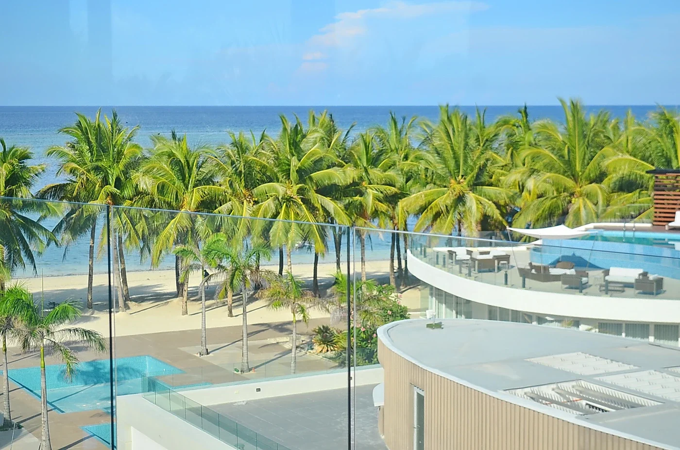 Premier Suite One Bedroom Pool View with Bathtub