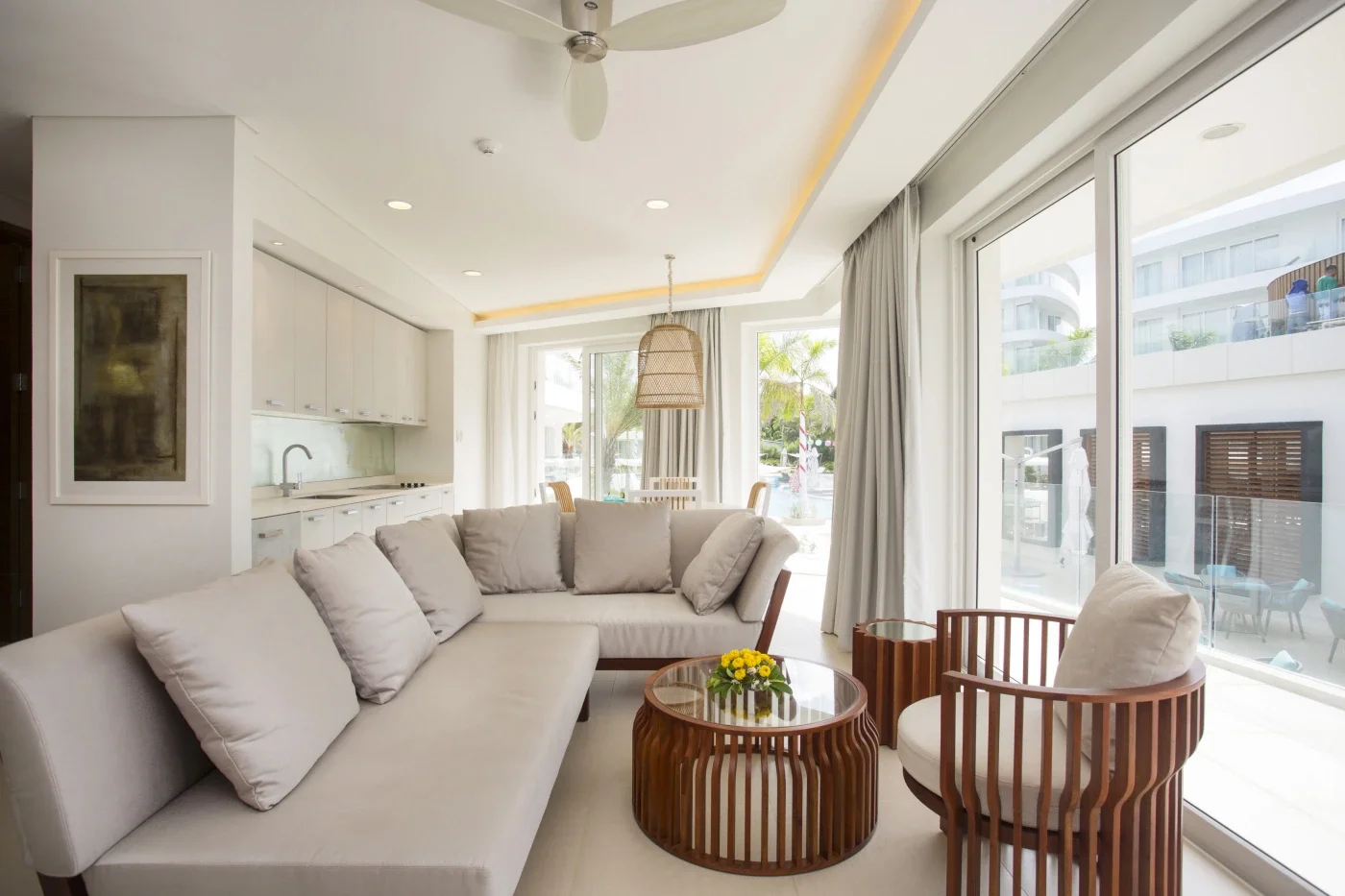 Premier Suite One Bedroom Pool View with Bathtub