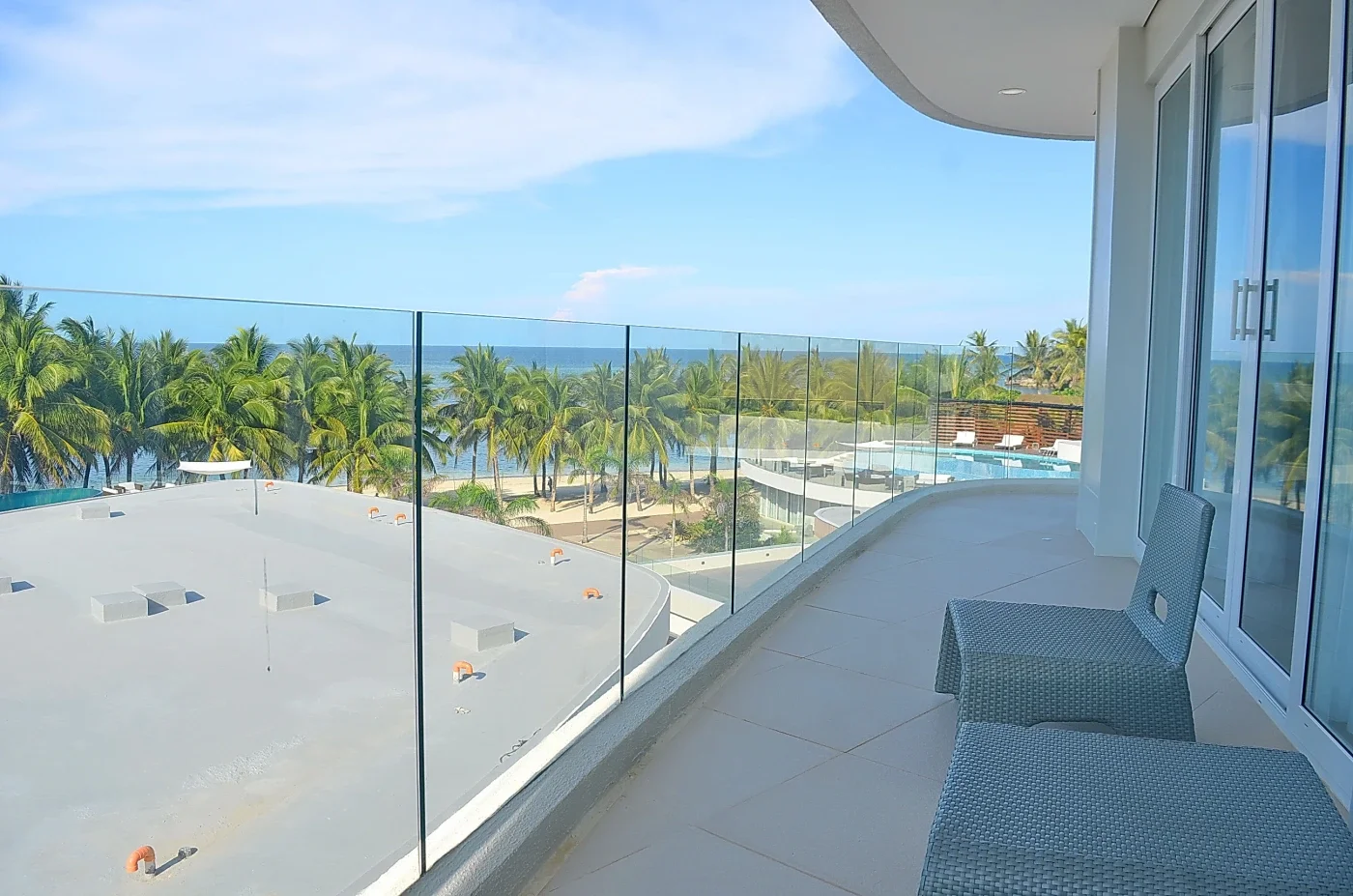Premier Suite One Bedroom Pool View with Bathtub