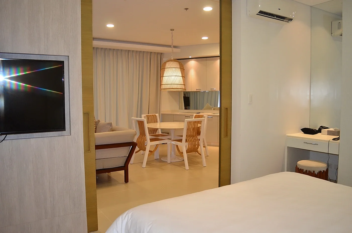 Premier Suite One Bedroom Pool View with Bathtub