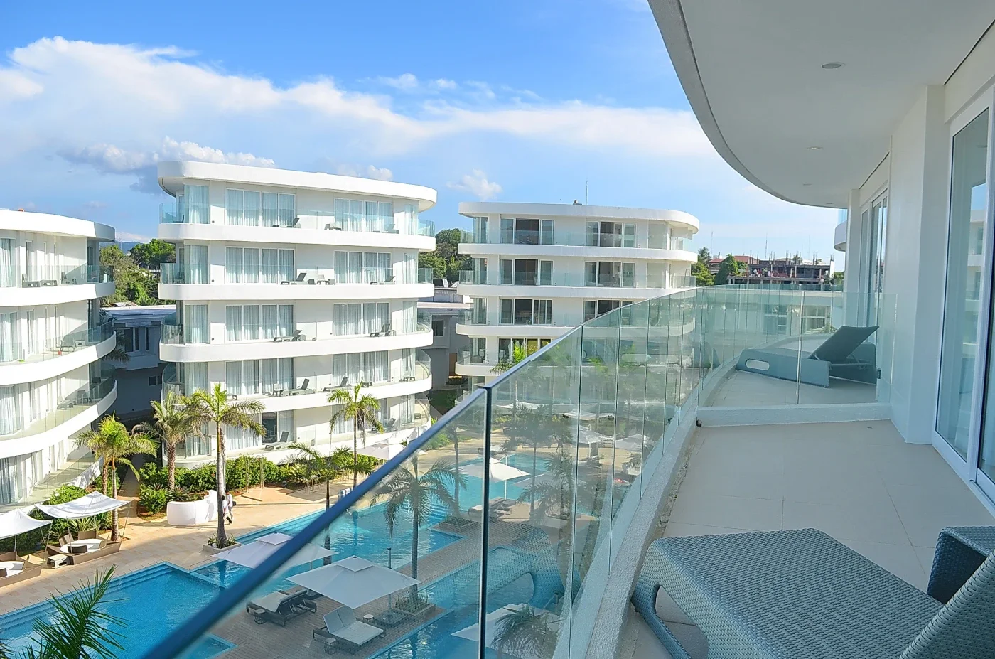 Premier Suite One Bedroom Pool View with Bathtub
