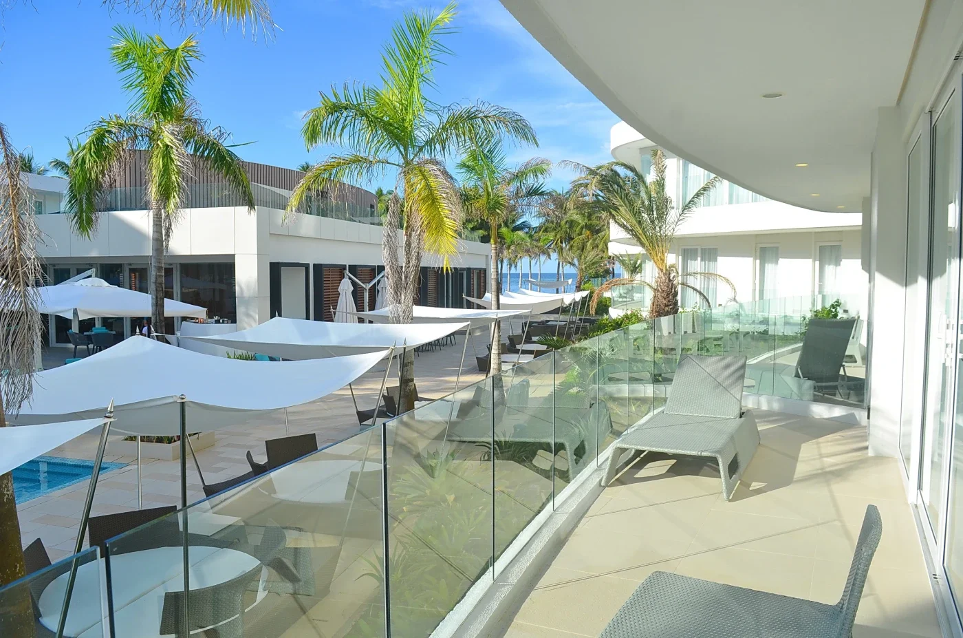 Premier Suite One Bedroom Pool View with Bathtub