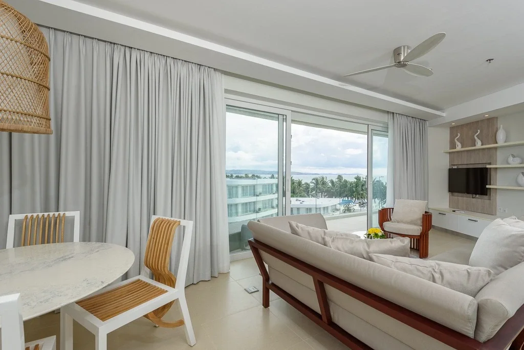 Premier Suite One Bedroom Pool View with Bathtub