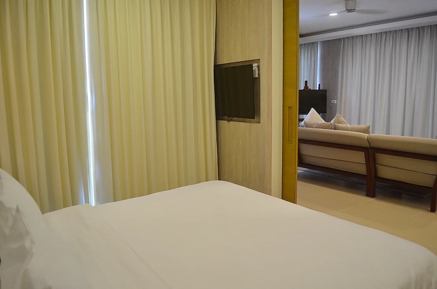 Premier Suite One Bedroom Pool View with Bathtub
