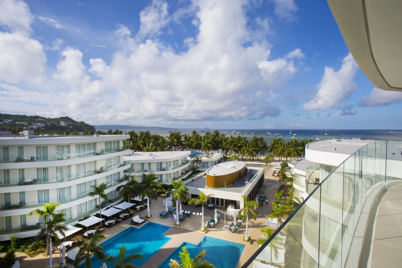 Premier Suite One Bedroom Pool View with Bathtub
