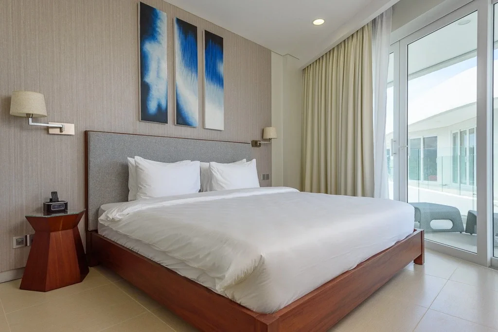 Premier Suite One Bedroom Pool View with Bathtub