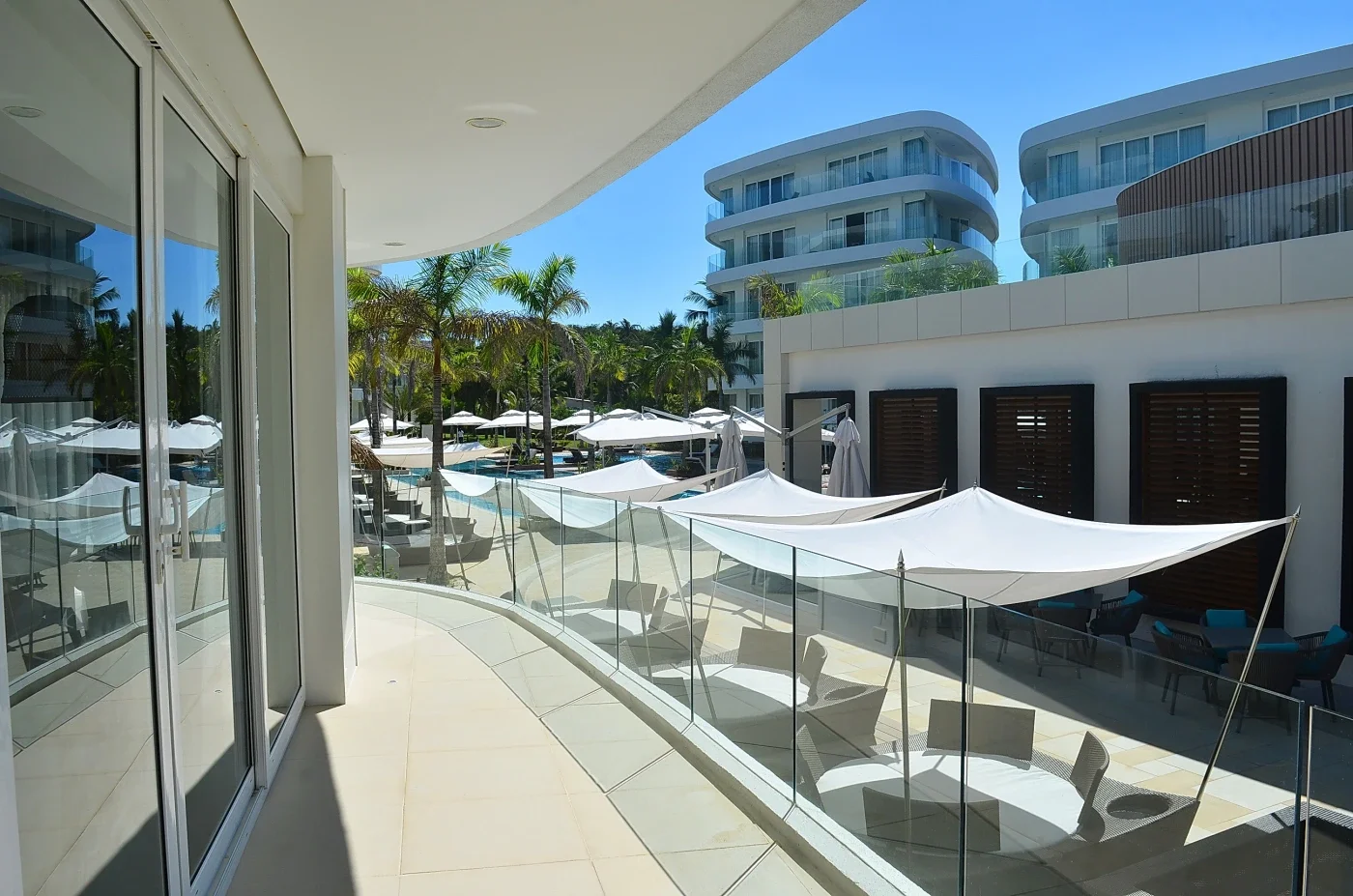 Premier Suite One Bedroom Pool View with Bathtub