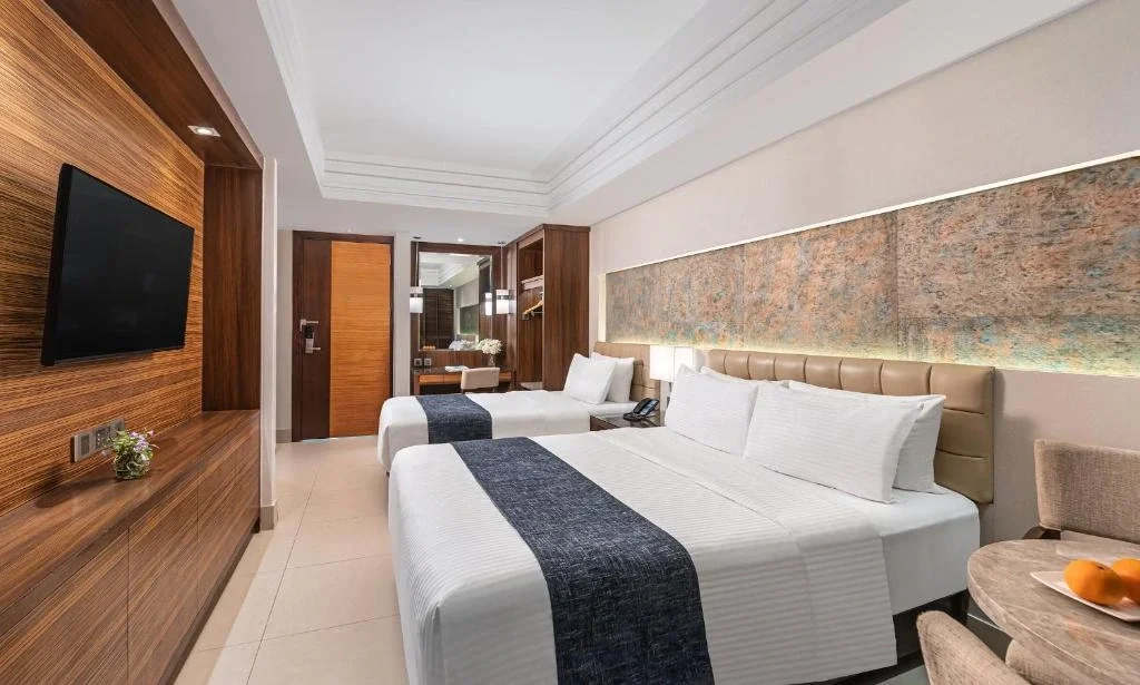 Deluxe Room East Wing - Main Roadside