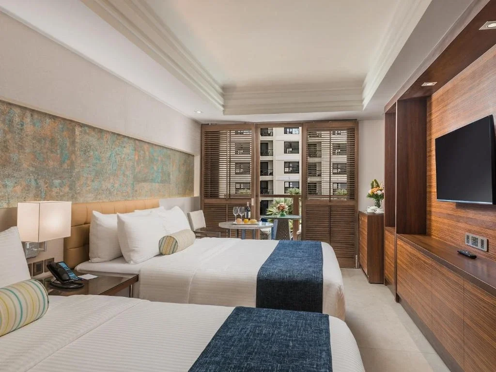Deluxe Room East Wing - Main Roadside