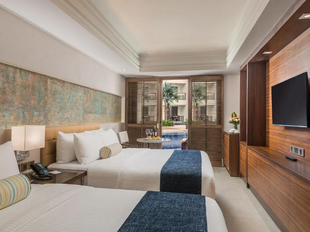 Deluxe Room with Pool Access East Wing - Main Roadside