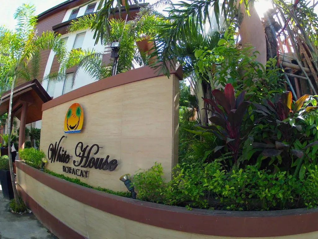 White House Beach Resort, Balabag, Boracay — Photo 3