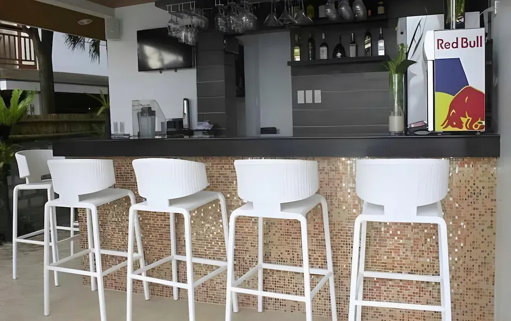 White House Beach Resort, Balabag, Boracay — Photo 8