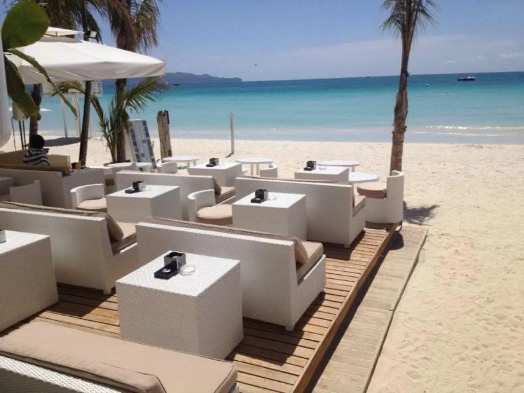 White House Beach Resort, Balabag, Boracay — Photo 9