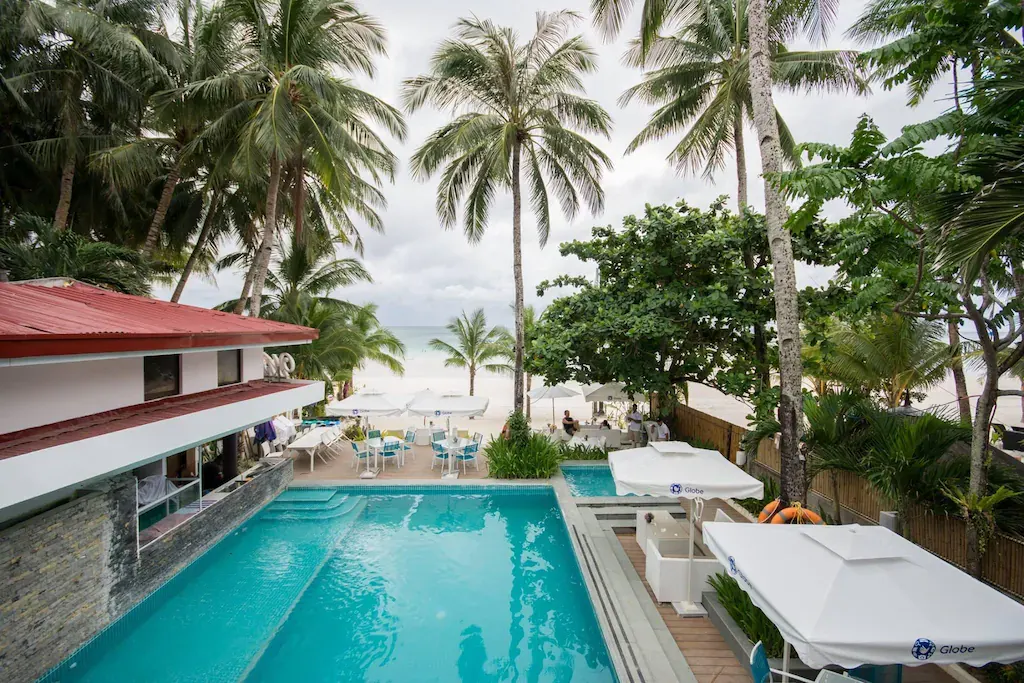 White House Beach Resort, Balabag, Boracay — Photo 20