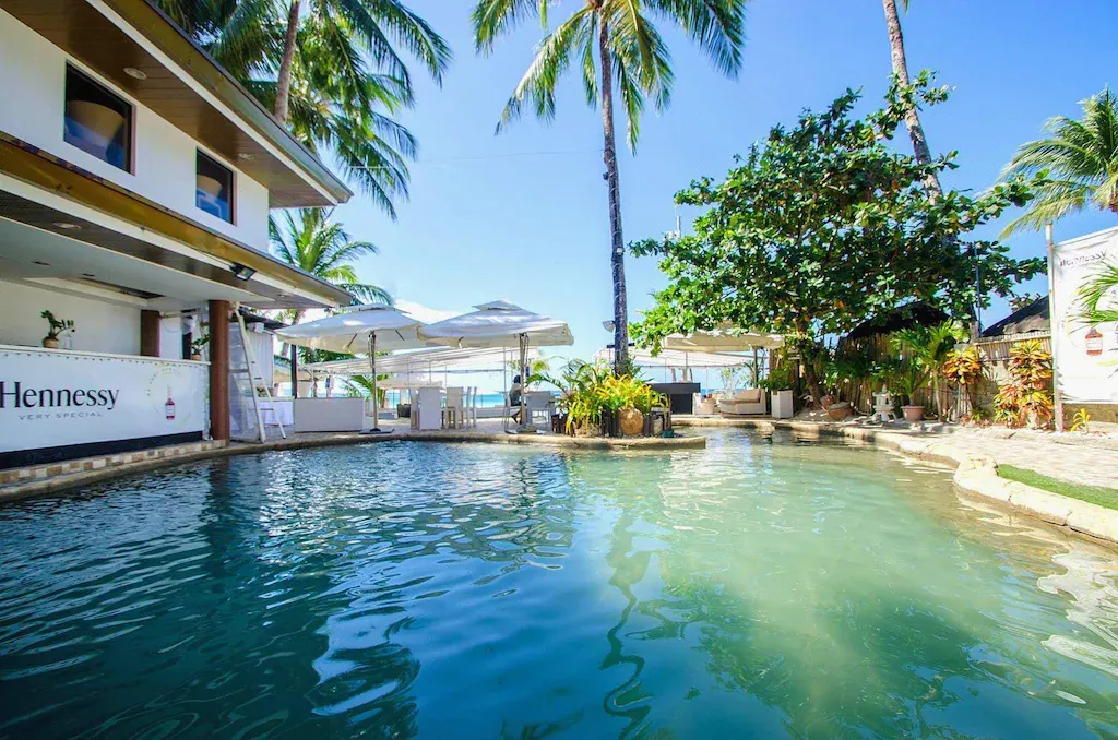White House Beach Resort, Balabag, Boracay — Photo 1