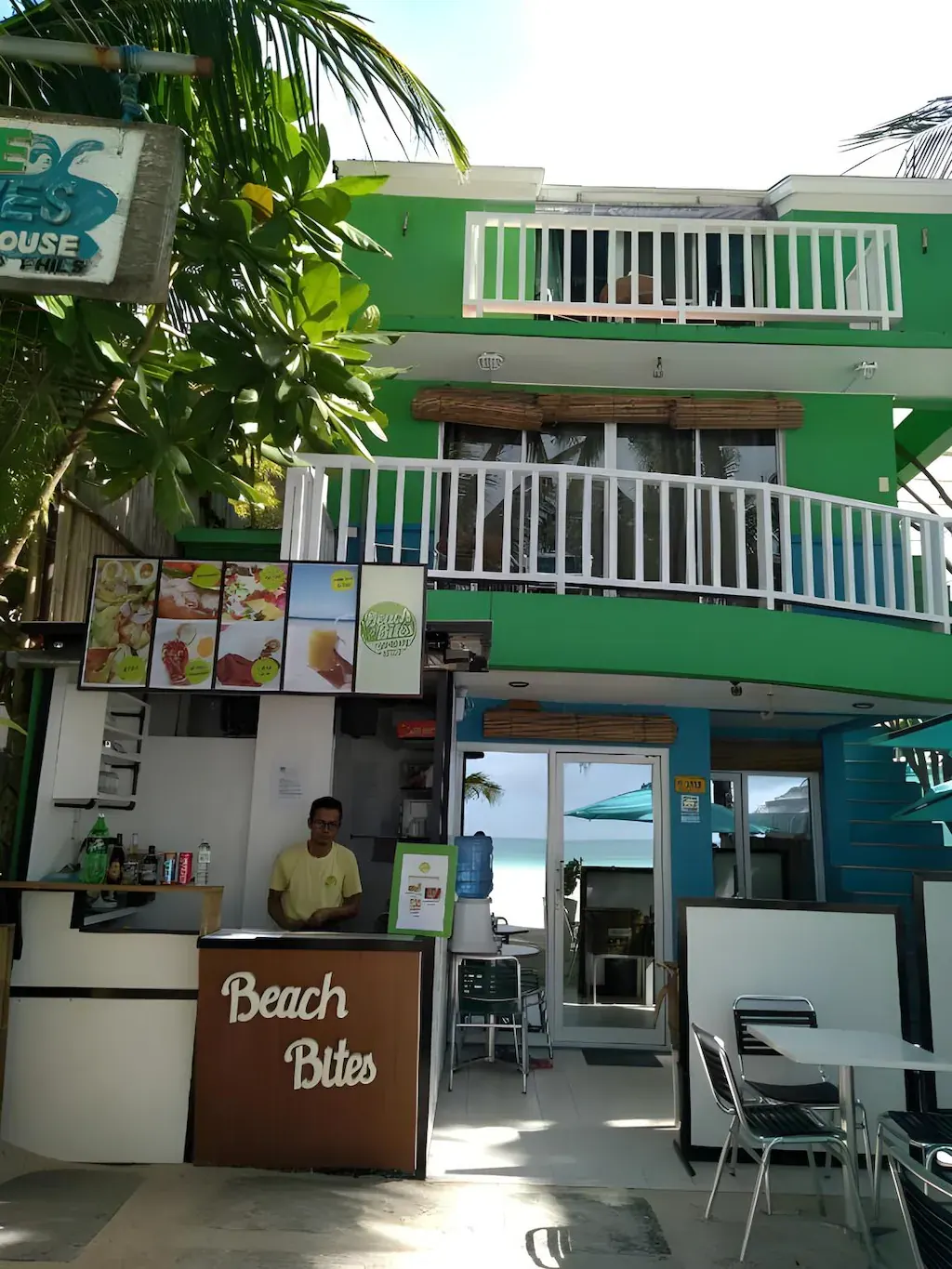 Bluewaves Beach House, Boracay — Photo 1