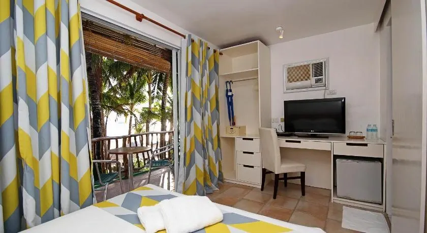 Deluxe Double Room at Bluewaves Beach House, Boracay