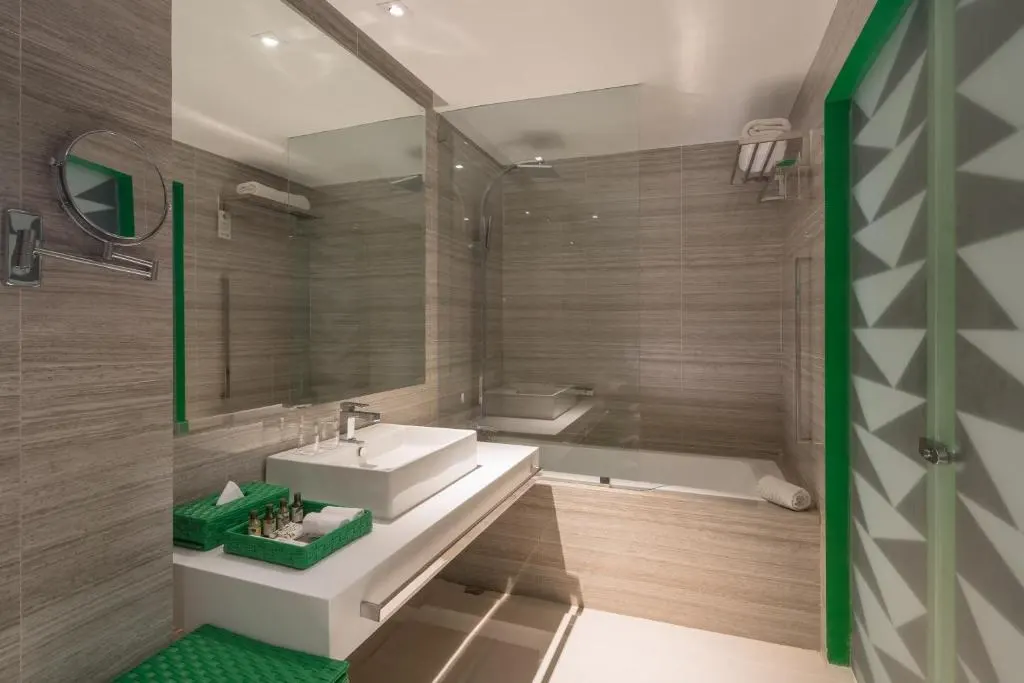 Deluxe Twin at Astoria Current, Boracay