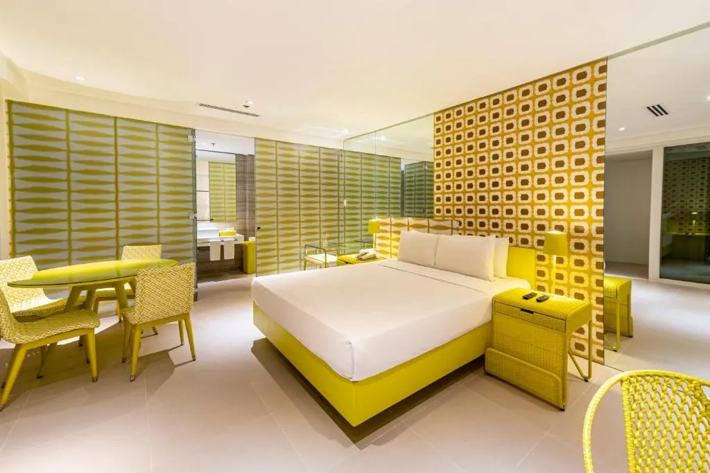 Superior King at Astoria Current, Boracay