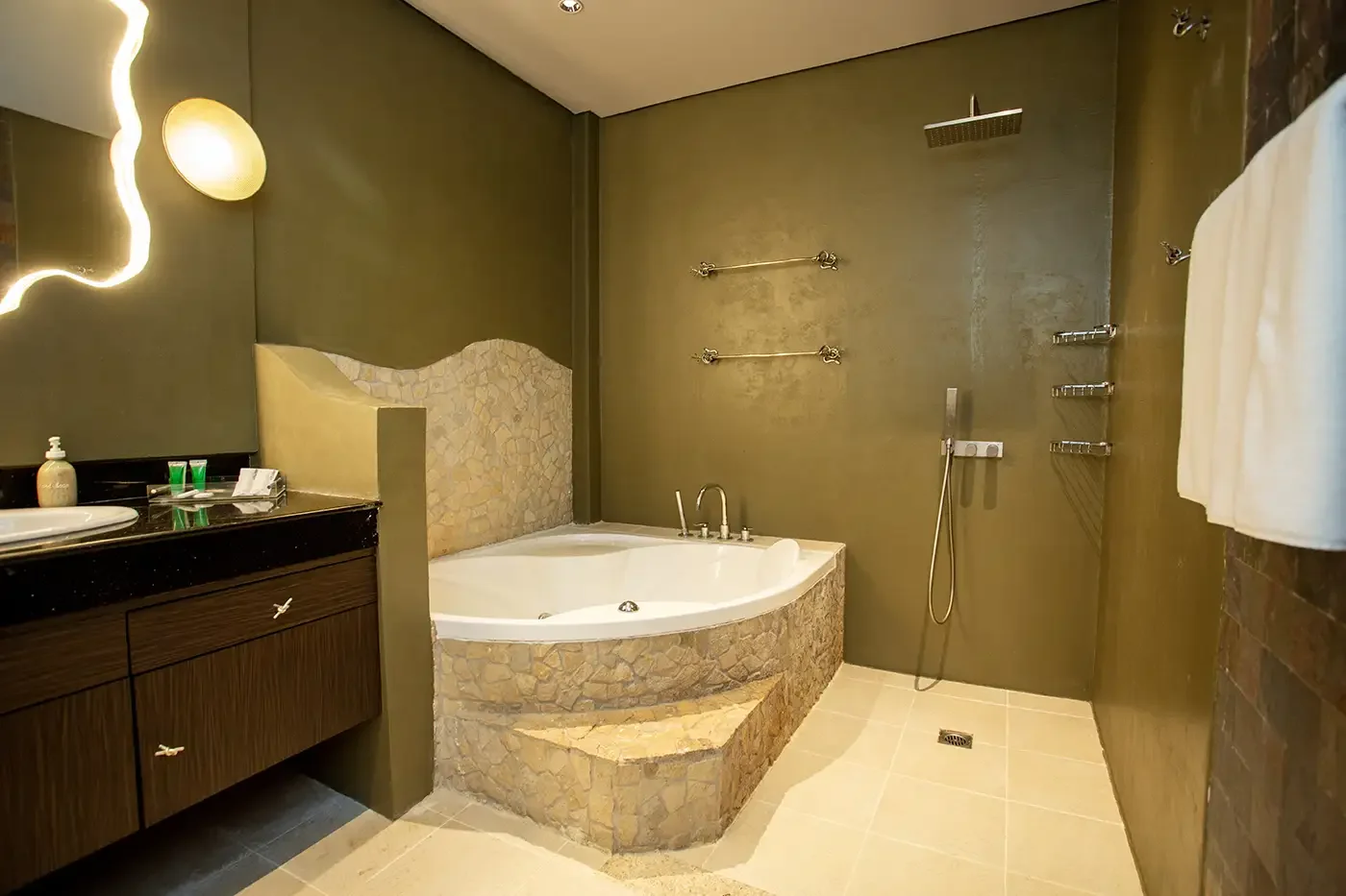 2 Bedroom Penthouse - The Bulabog Suite