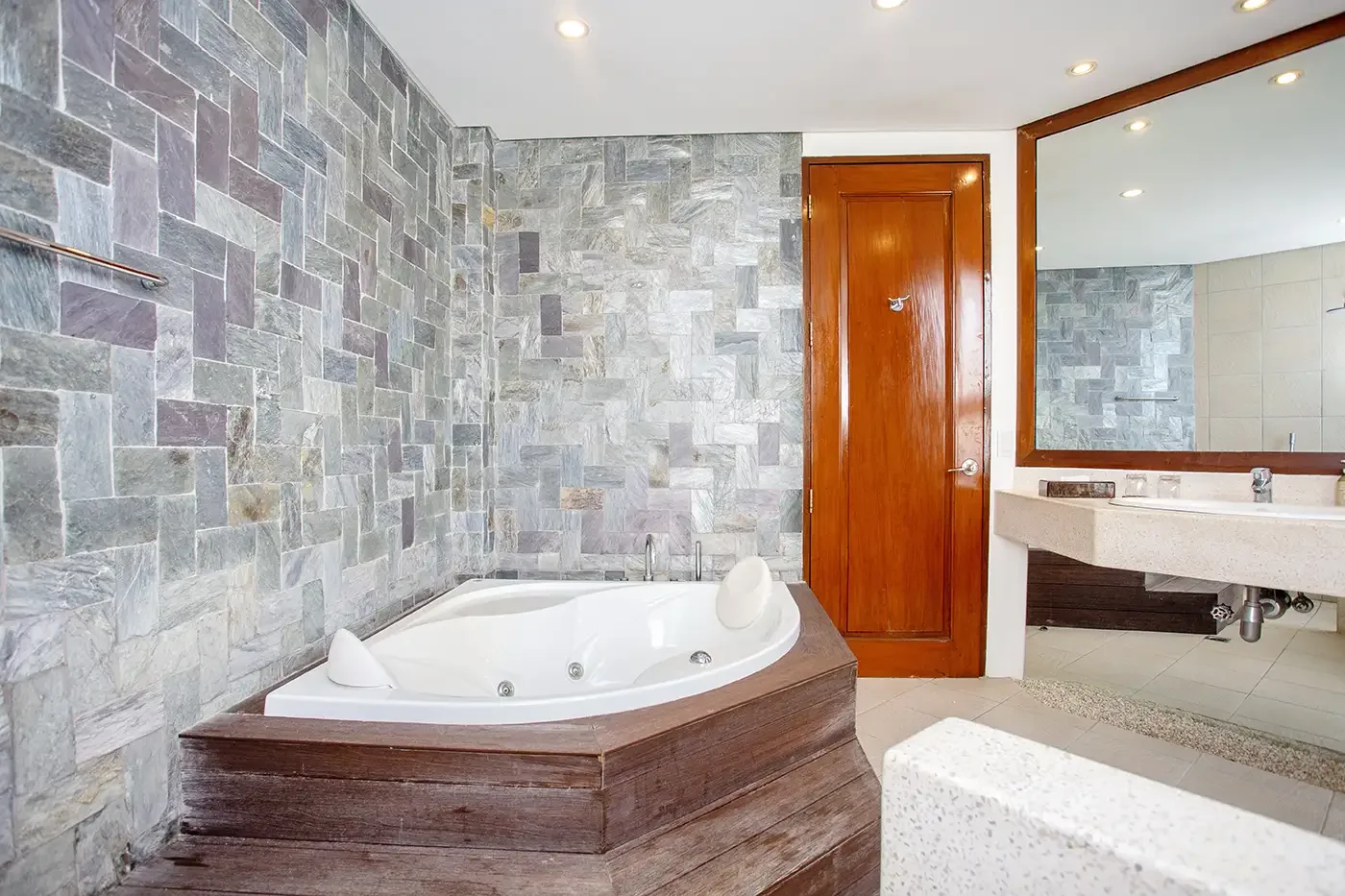 2 Bedroom Oceanview Executive - Jacuzzi
