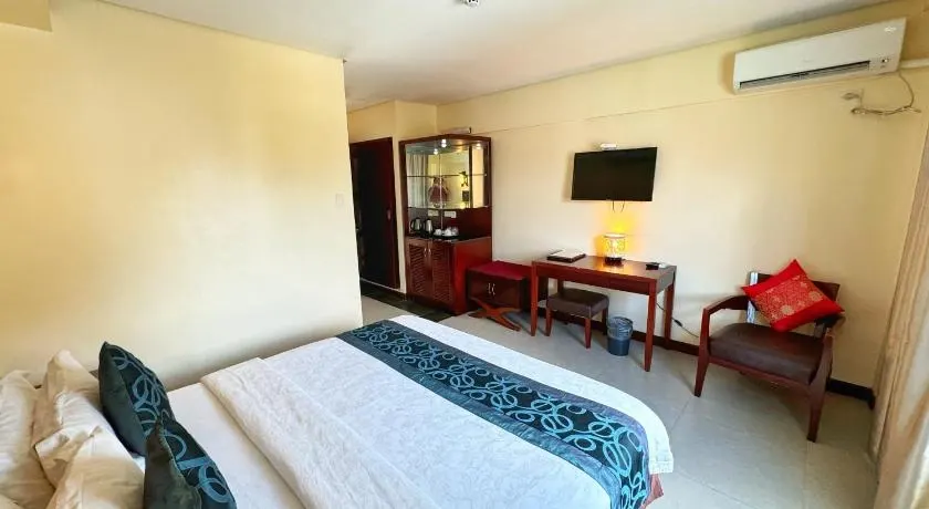 Deluxe Room King at Golden Phoenix Hotel Boracay, Boracay