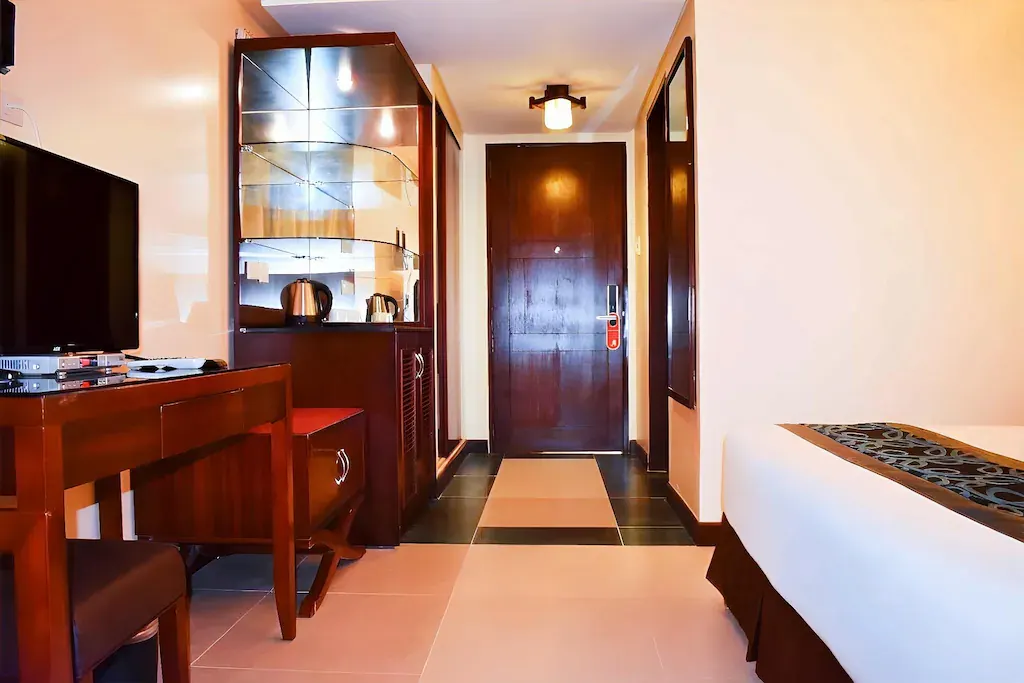 Deluxe Room King at Golden Phoenix Hotel Boracay, Boracay