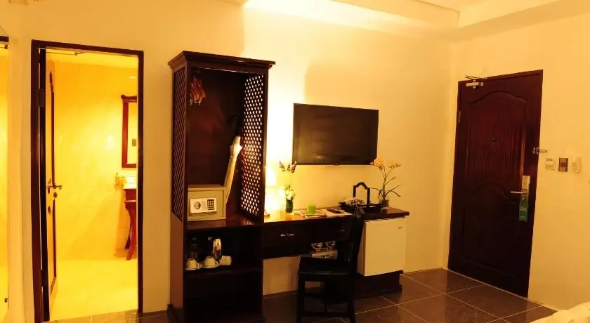 Deluxe King at Boracay Summer Palace Resort, Boracay