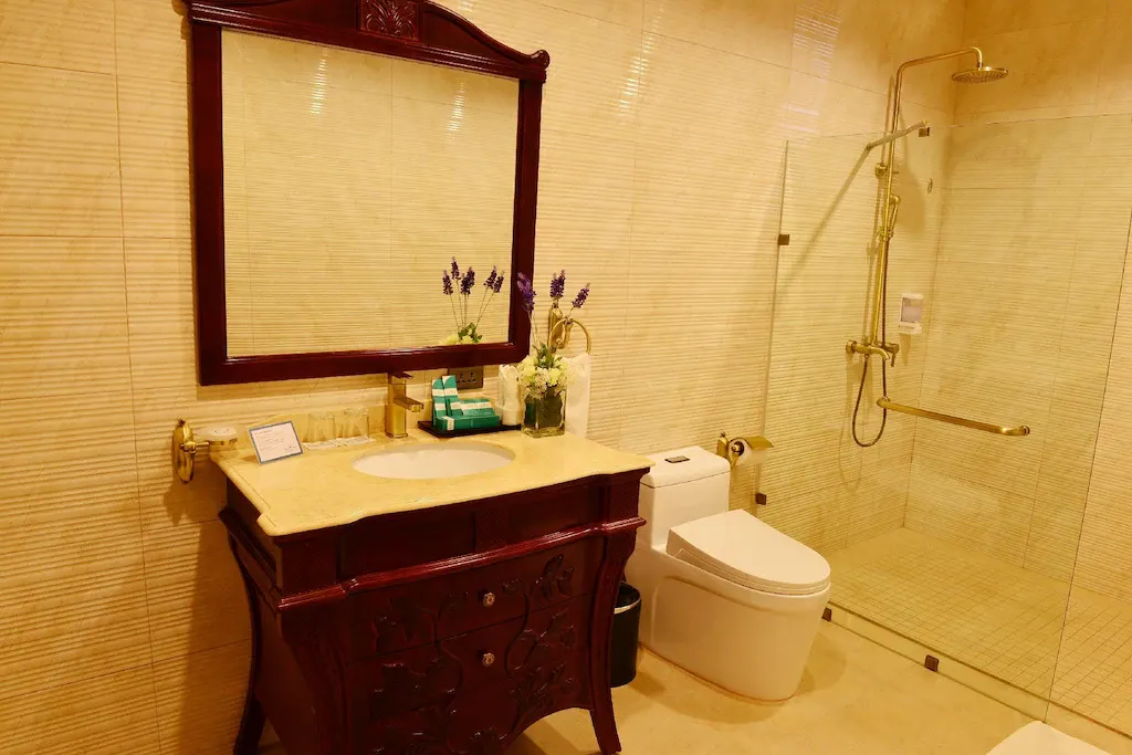 Deluxe King at Boracay Summer Palace Resort, Boracay