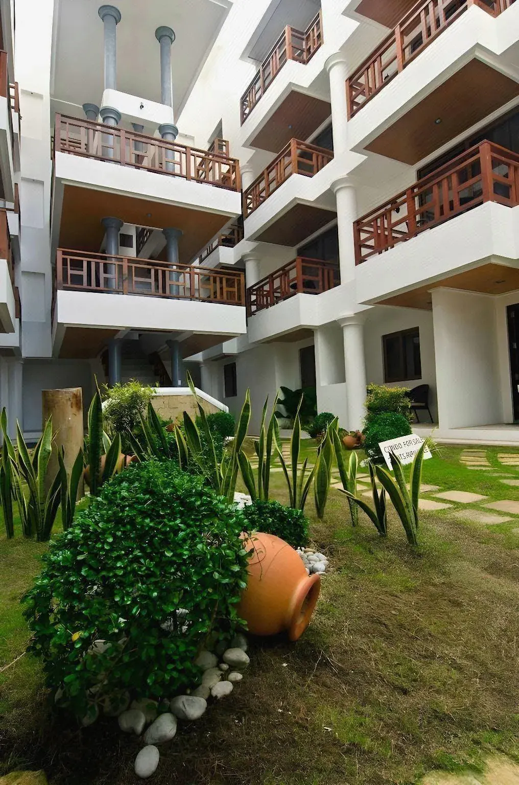 Giulius Boracay Italian Resort, Balabag, Boracay — Photo 1