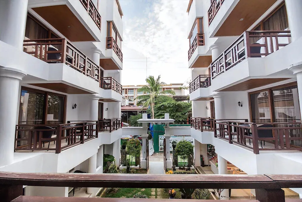 Giulius Boracay Italian Resort, Balabag, Boracay — Photo 4