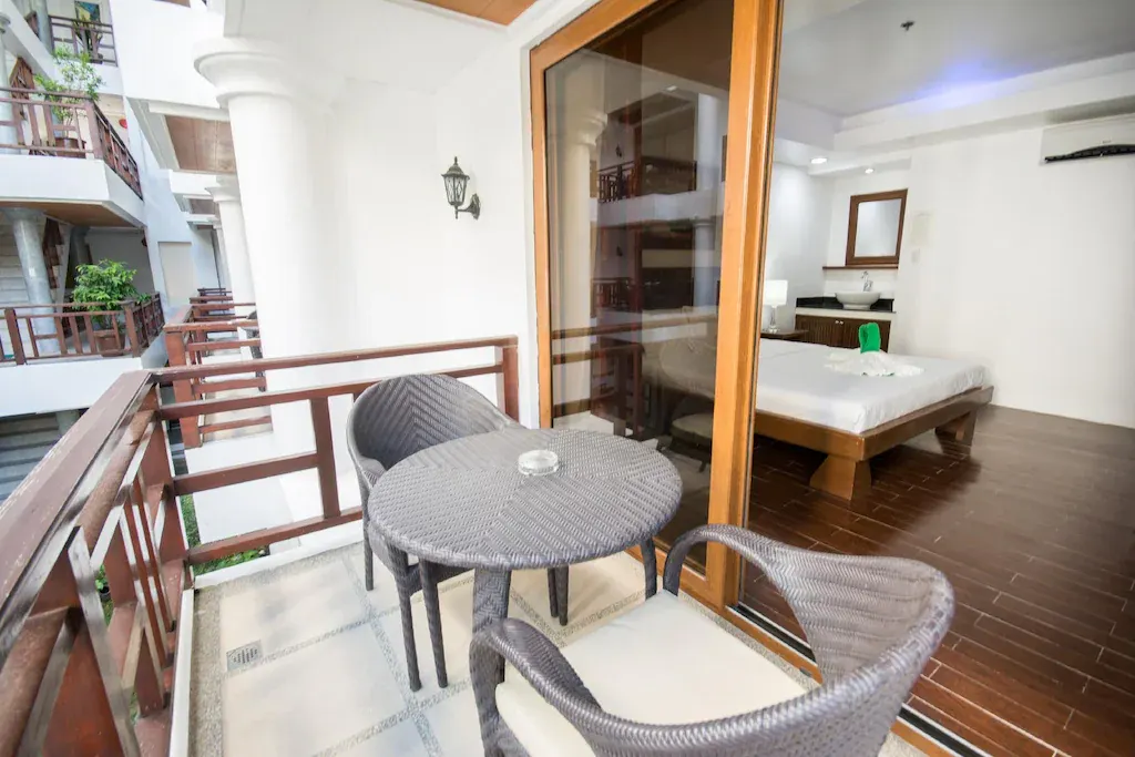 Premier Deluxe Double at Giulius Boracay Italian Resort, Balabag, Boracay