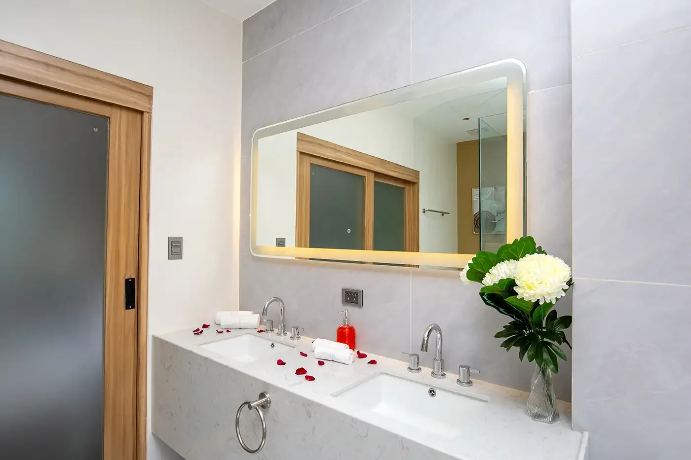 One Bedroom Suite 2C