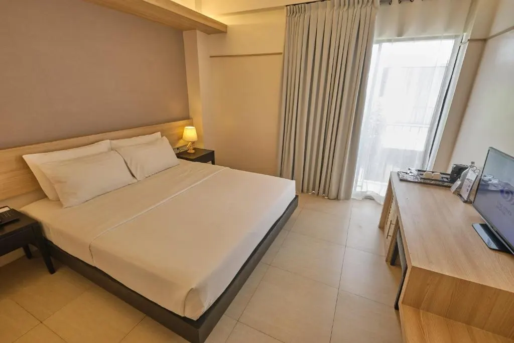 Deluxe Queen Room at The Tides Hotel Boracay, Boracay