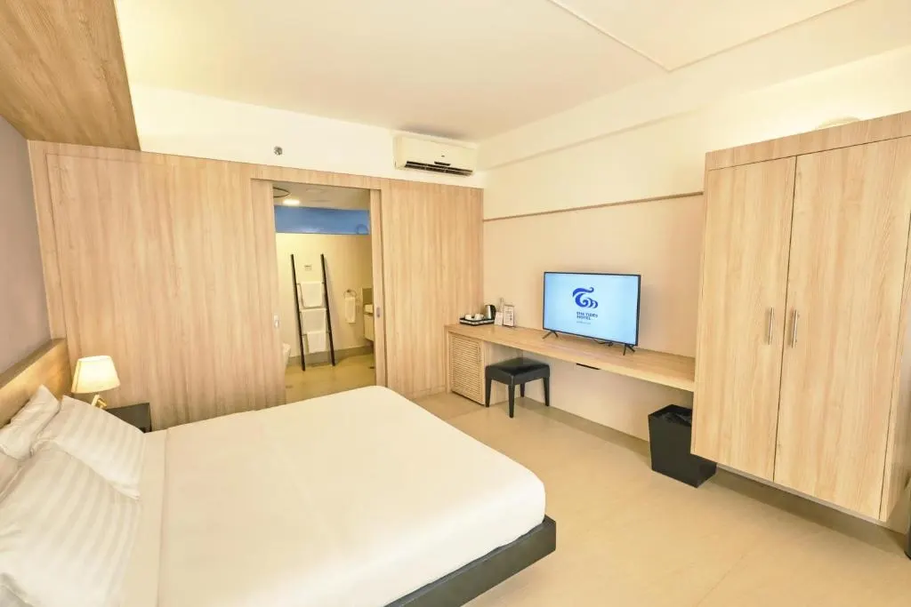 Premier Deluxe King Room at The Tides Hotel Boracay, Boracay