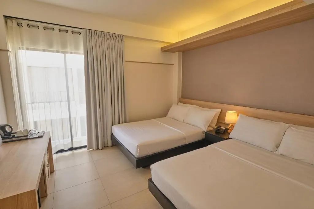Deluxe Double Room at The Tides Hotel Boracay, Boracay