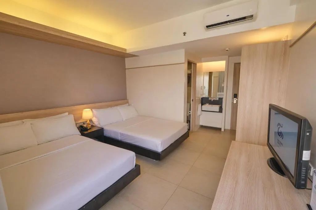 Deluxe Double Room at The Tides Hotel Boracay, Boracay