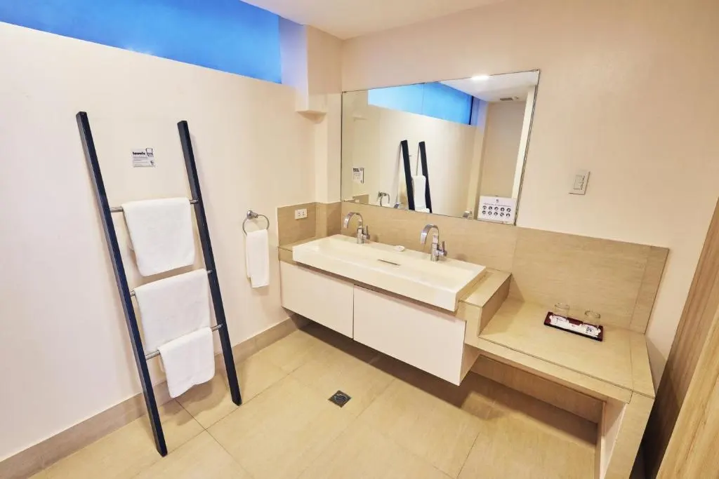 Premier Deluxe King Room at The Tides Hotel Boracay, Boracay