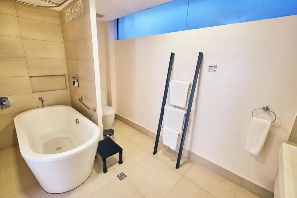 Premier Deluxe King Room at The Tides Hotel Boracay, Boracay