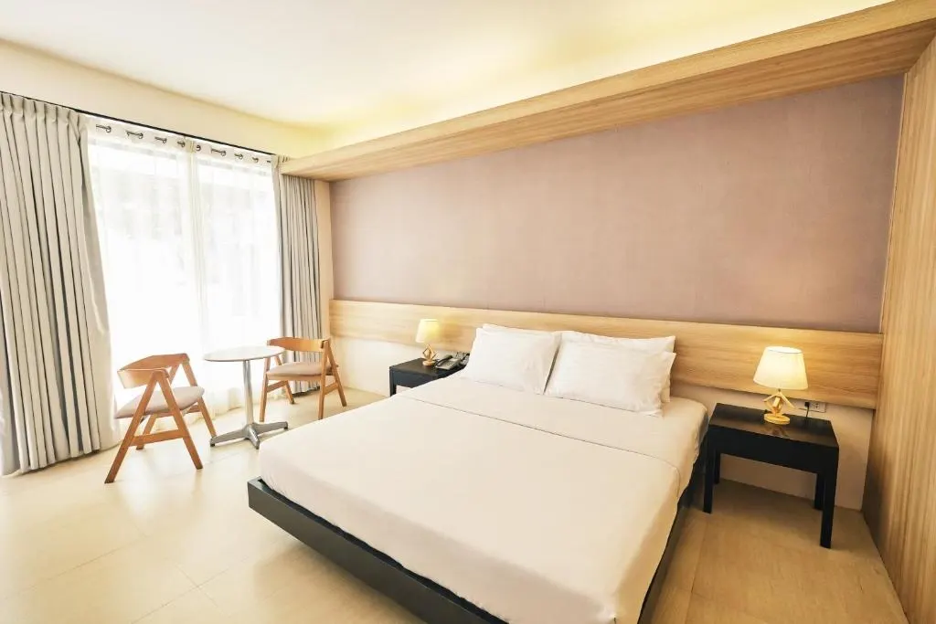 Premier Deluxe King Room at The Tides Hotel Boracay, Boracay